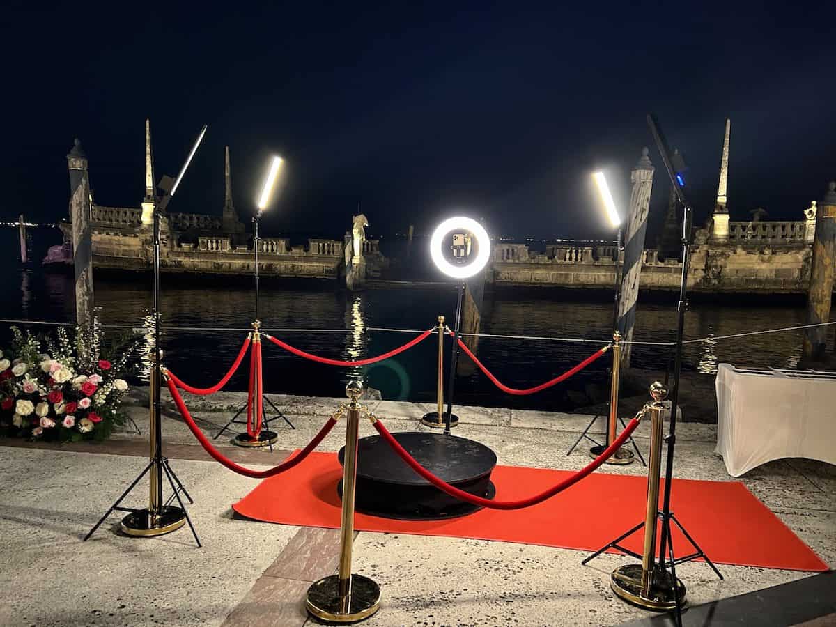 SnapJoy-Red-Carpet-Booth-1